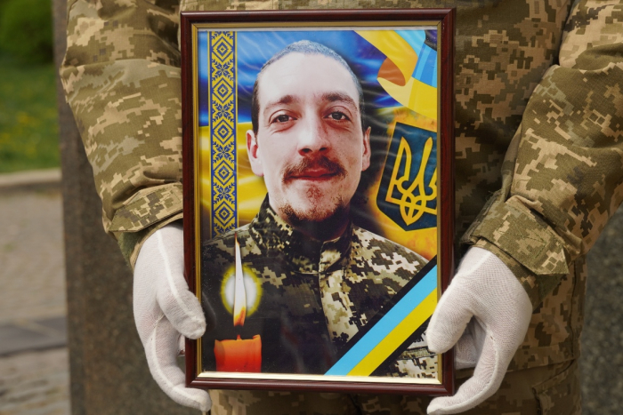 Назавжди 30… В Ужгороді сьогодні попрощалися із сержантом Андрієм  Трещаком