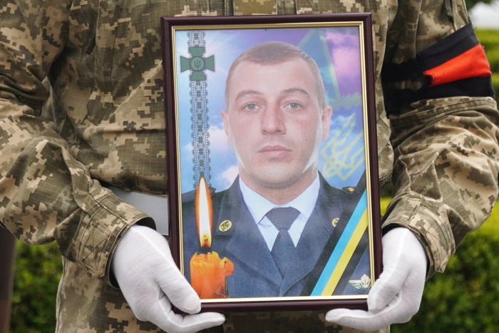 В Ужгороді сьогодні попрощалися із загиблим прикордонником Романом Самолюком