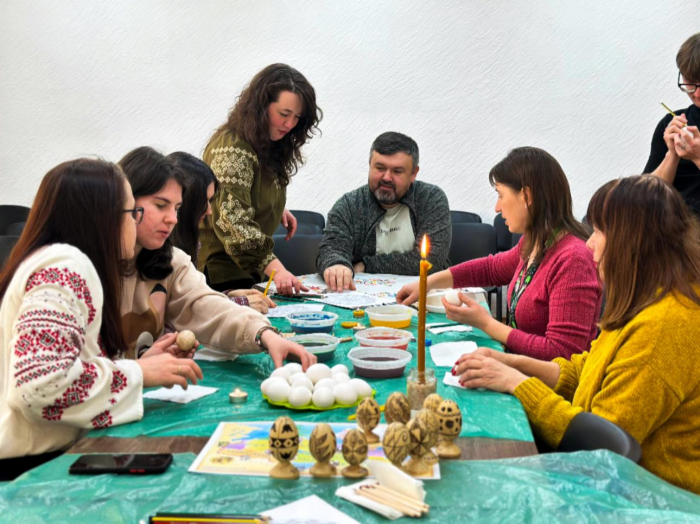 У краєзнавчому музеї імені Тиводара Легоцького провели майстер-клас зі створення «Писанки єдності»

