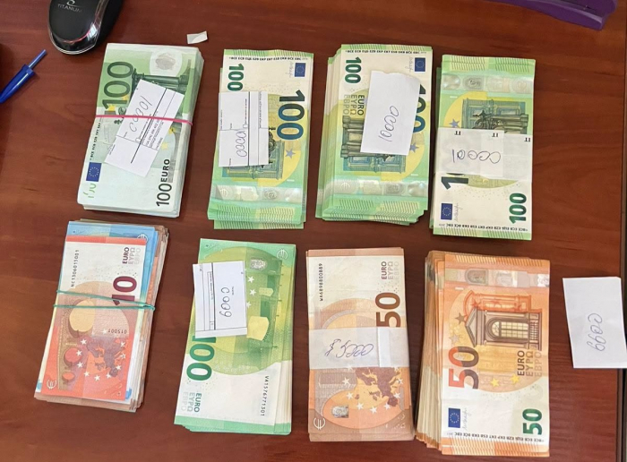 На кордоні з Угорщиною закарпатські митники вилучили незадекларовані понад пів сотні тисяч євро

