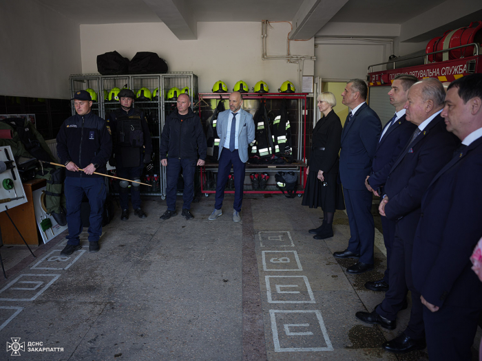 Рятувальники Закарпаття поділилися досвідом навчання дітей правилам мінної безпеки з делегацією з Литви