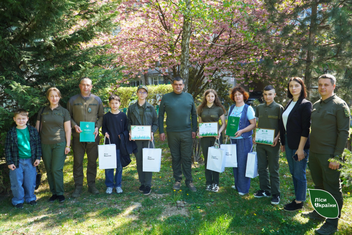 «Цей ліс живий, у нього добрі очі…»: у Карпатській філії відзначили переможців молодіжного фотоконкурсу