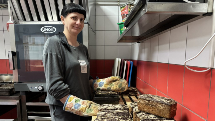 Пече органічний хліб та мріє про власну пекарню: історія переселенки Ірини Стасенко, яка почала нове життя на Закарпатті