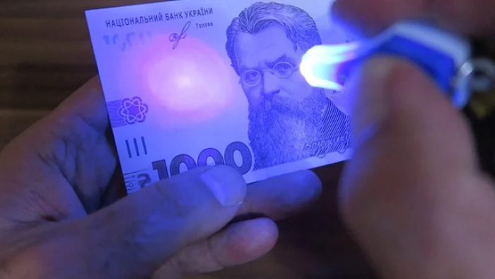 Гривні, долари, євро: стало відомо, які гроші підробляють в Україні найчастіше
