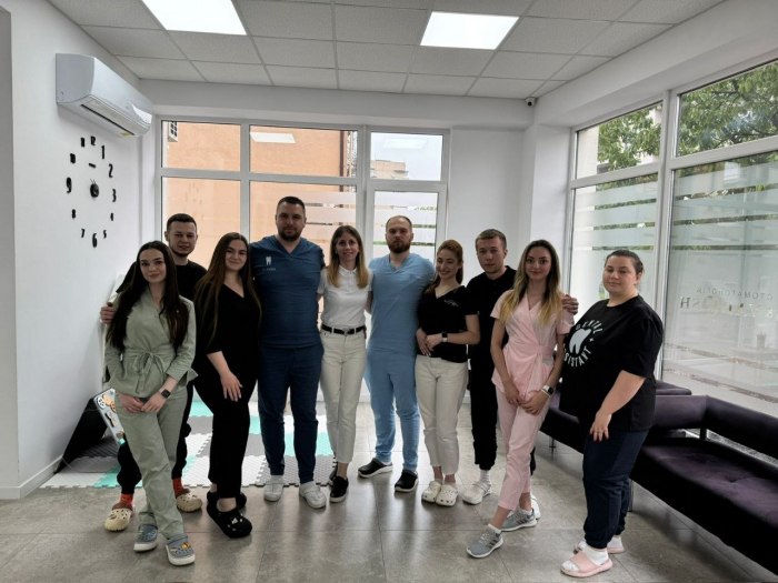 Лікар-стоматолог Олег Орос лікує безкоштовно зуби ветеранам війни та військовим

