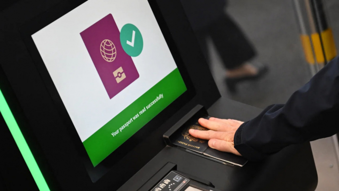 На кордонах ЄС повноцінно запрацювала нова система в'їзду та виїзду. Які правила для українців?