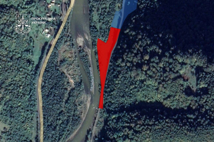 На Тячівщині кадастрову реєстраторку підозрюють у незаконній реєстрації земельної ділянки