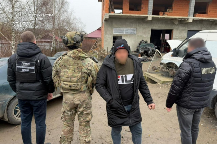 На Закарпатті судитимуть чоловіка, що продав автомобілі, ввезені як «гуманітарна допомога» для ЗСУ на понад мільйон гривень