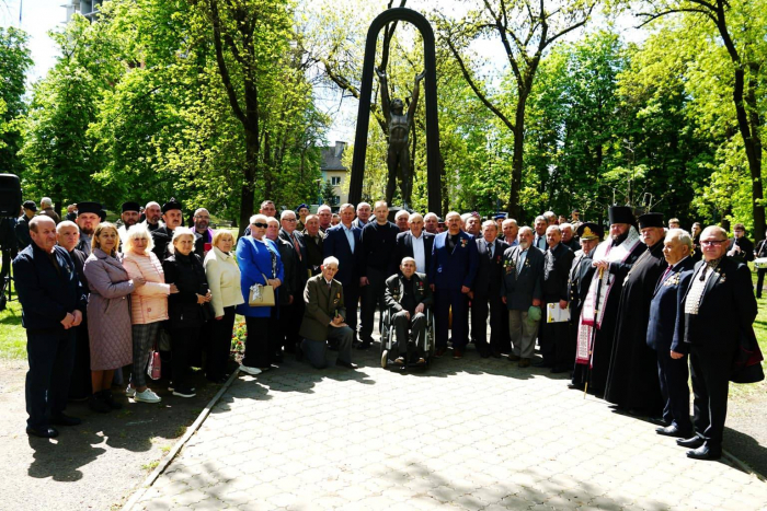 Напередодні 40-х роковин Чорнобильської трагедії в Ужгороді вшанували подвиг ліквідаторів
