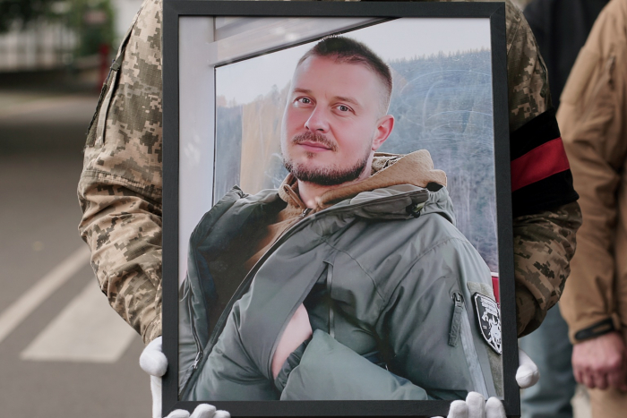 Ужгород в жалобі – сьогодні в місті попрощалися з молодшим сержантом, 33-річним Іваном Кир'яновим
