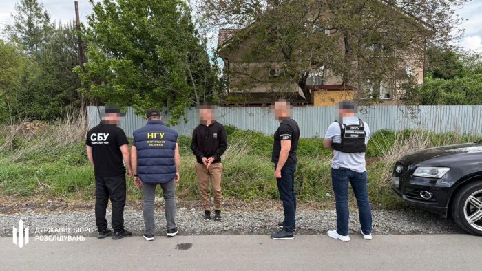 6 тисяч доларів за переправлення через кордон — на Закарпатті ДБР викрило військового
