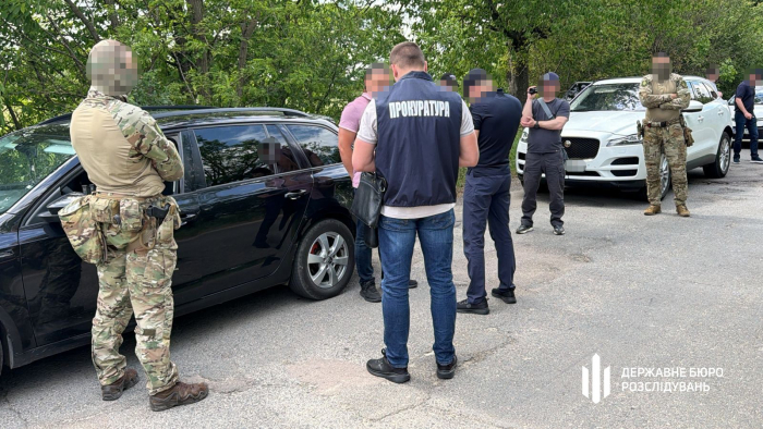 9 тисяч доларів за «зняття з розшуку» — на Закарпатті ДБР викрило адвоката на вимаганні грошей у військового