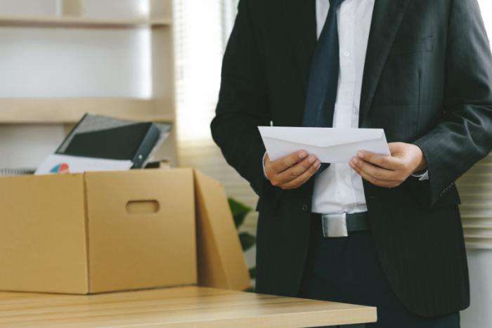 Незаконне звільнення: що це і як поновитися на роботі

