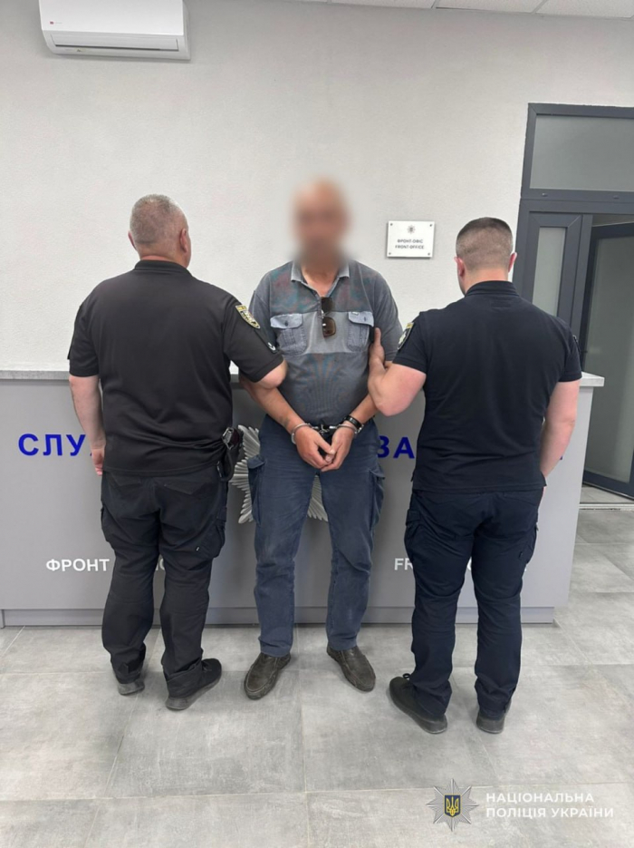 На Берегівщині поліція затримала уродженця рф, який побив та пограбував місцевого жителя
