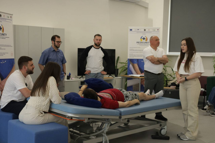 В Ужгороді фахівці з України та Румунії обмінялися досвідом реабілітації після травм спинного мозку
