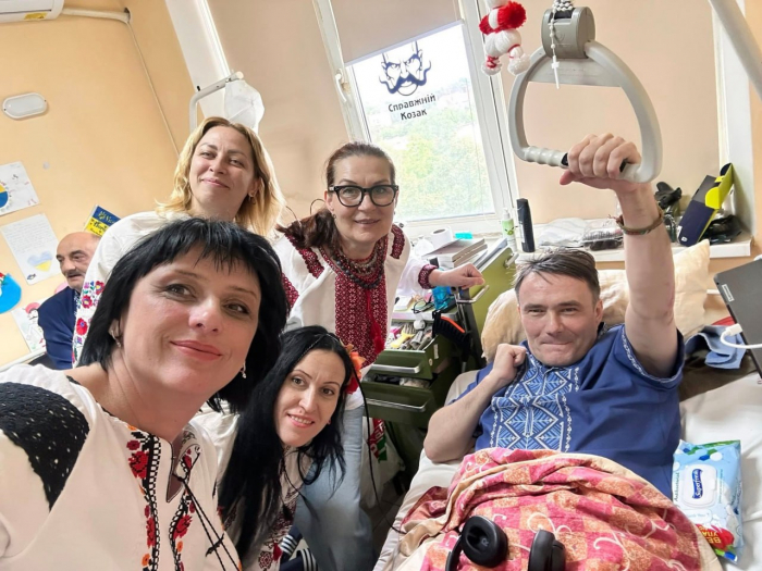 В Ужгороді подарують вишиванки пораненим військовим
