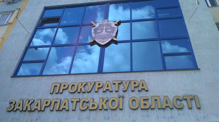 У Хусті взято під варту водія BMW, який атакував вагітну жінку газовим балончиком