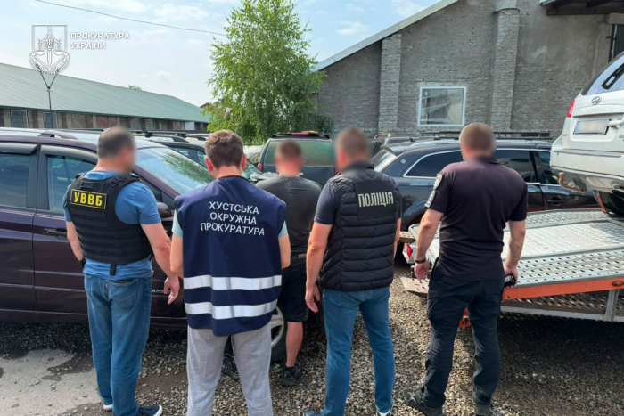 На Закарпатті затримано власника СТО, який продавав гуманітарні авто ввезені для фронту