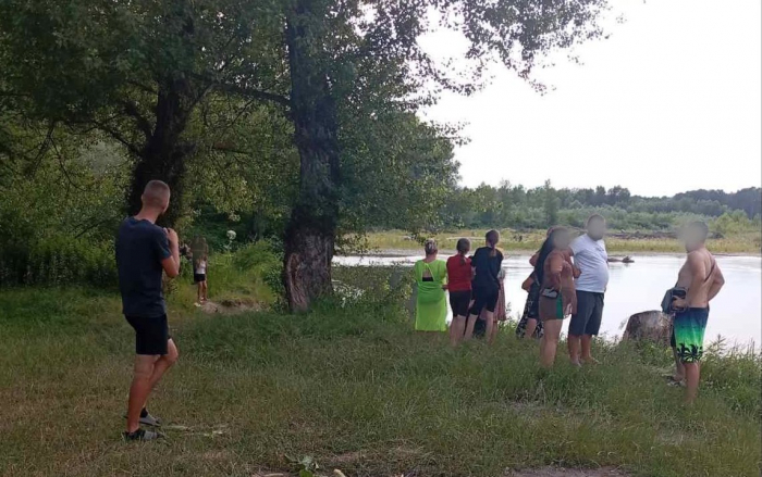 На Берегівщині течія понесла дітей: трьох вдалося витягнути, ще одну дитину шукають
