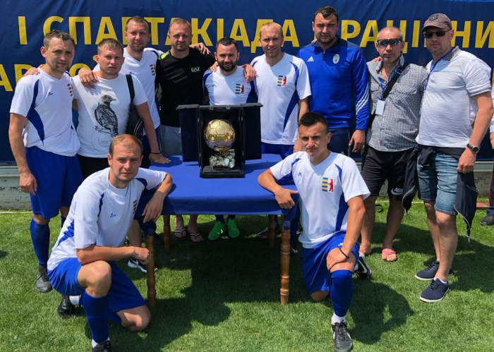 35 років звитяги: футбольна команда закарпатських митників традиційно тріумфує на різних турнірах

