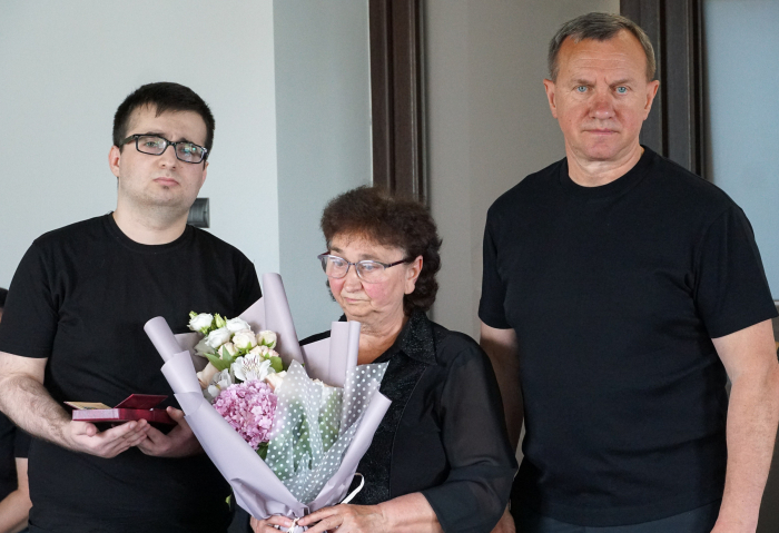 Міський голова Богдан Андріїв передав високі державні нагороди рідним загиблих Героїв-ужгородців