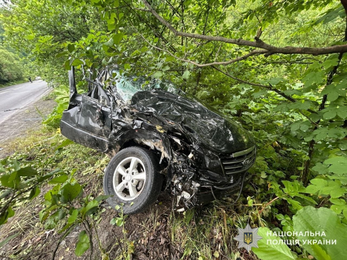 На Мукачівщині внаслідок ДТП загинув неповнолітній, ще троє — травмовані: поліція затримала водія «KIA»
