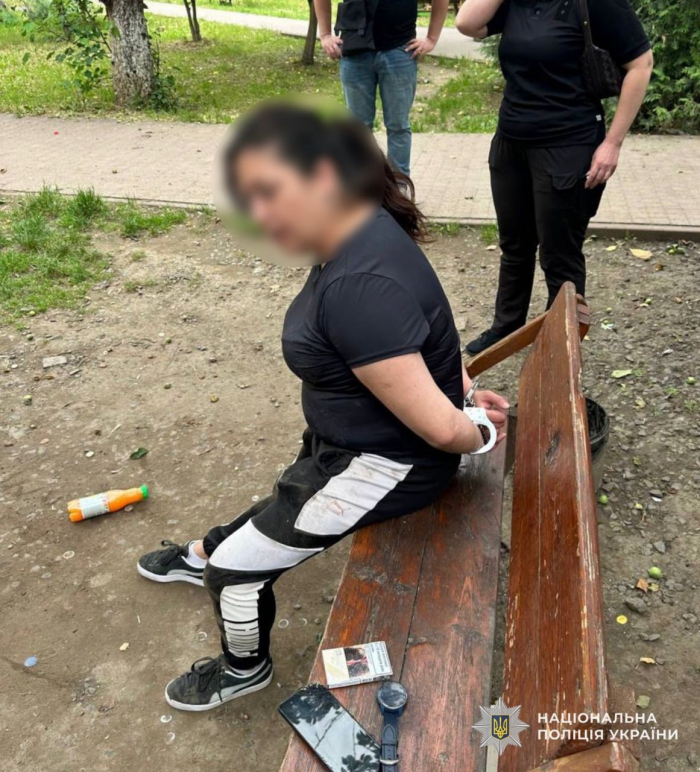 Збувала метамфетамін у під’їздах багатоповерхівок: в Ужгороді поліція затримала наркоторговку