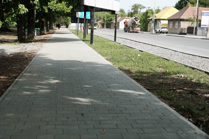 В Ужгороді тривають роботи з благоустрою та ремонту дорожньої інфраструктури