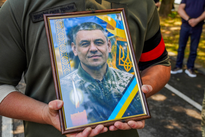 В Ужгороді сьогодні попрощалися із загиблим захисником – молодшим сержантом Сергієм Бабилею