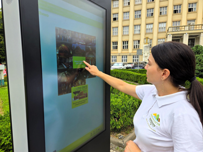 У центрі Ужгорода встановили інформаційний бокс для туристів