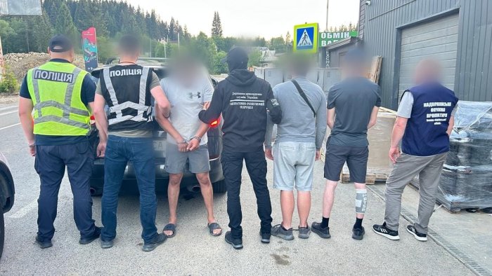 Жителя Чернігівщини затримали за спробу незаконного переправлення через кордон двох осіб