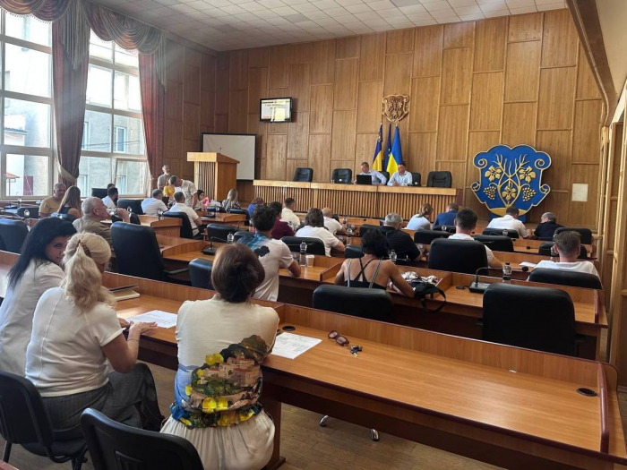 В Ужгороді розпочала роботу позачергова сесія міської ради