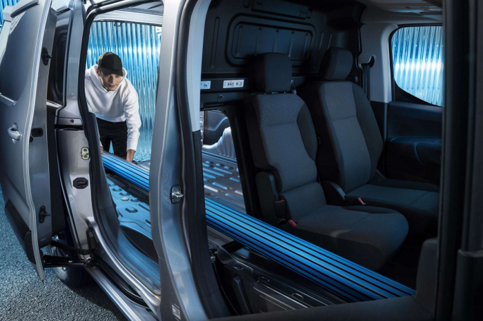 Розбірка Peugeot Partner - деталі для практичного фургона без переплат
