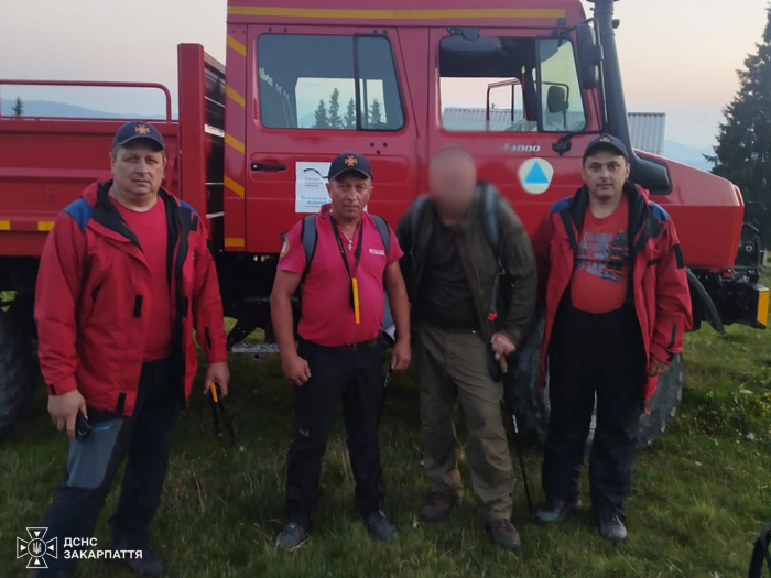 На Рахівщині рятувальники знайшли туриста, який дві доби блукав у горах