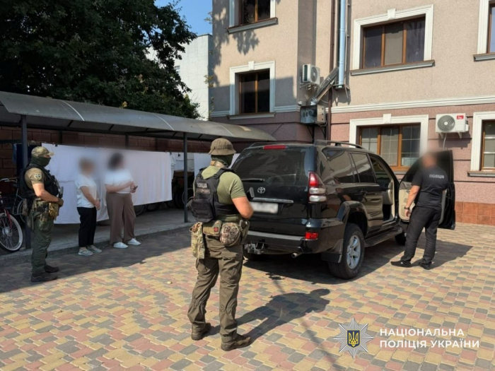 Виключили з військового обліку близько 1200 осіб: поліцейські Закарпаття спільно з ДБР викрили експосадовців Мукачівського РТЦК та СП