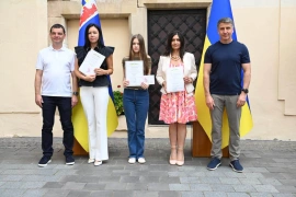Майже сотню найкращих учнів Закарпаття відзначили за перемоги в олімпіадах, конкурсах та високі результати НМТ