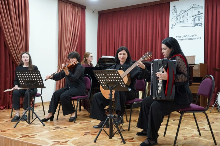 В оновленій залі Ужгородської музичної школи №1 відкрили новий концертний сезон