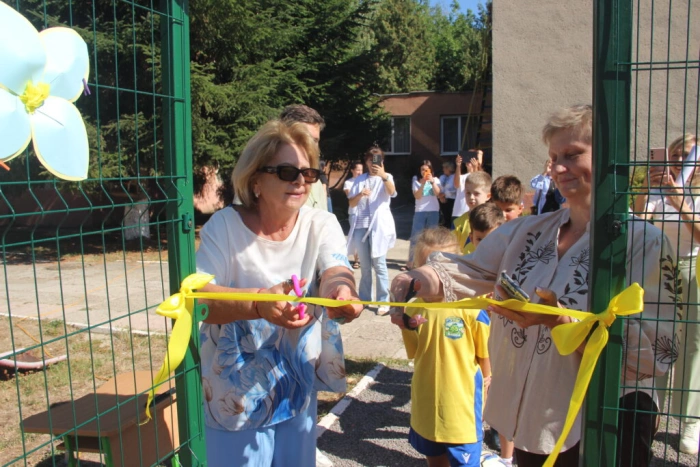 У початковій школі «Ялинка» в Ужгороді відкрили новий спортивний майданчик