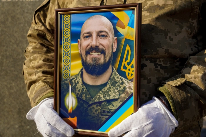 Ужгород знову в жалобі: сьогодні місто попрощалося із 40-річним молодшим сержантом Валентином Балогою