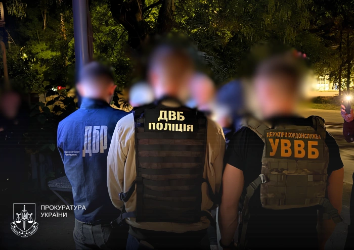 8,5 тисячі доларів США за переправлення до Словаччини – викрито групу осіб