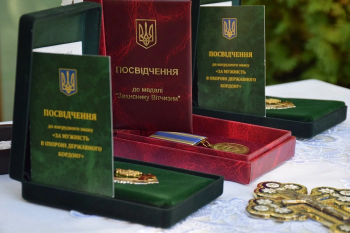 Родинам трьох полеглих військових Мукачівського прикордонного загону вручили посмертні нагороди


