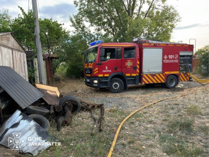 Вогнеборці ліквідували пожежу в гаражах в Ужгороді
