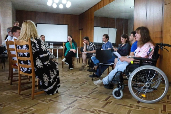 Творчість, що об’єднує: люди з інвалідністю та актори провели спільне читання майбутньої вистави