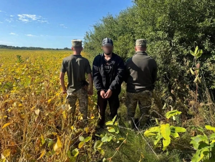 Втік із російської армії та незаконно перетнув кордон: на Закарпатті затримали росіянина

