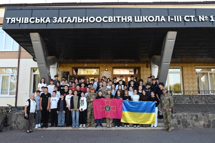 Їхні історії — не з підручників: школярі Закарпаття зустрілися з українськими військовими