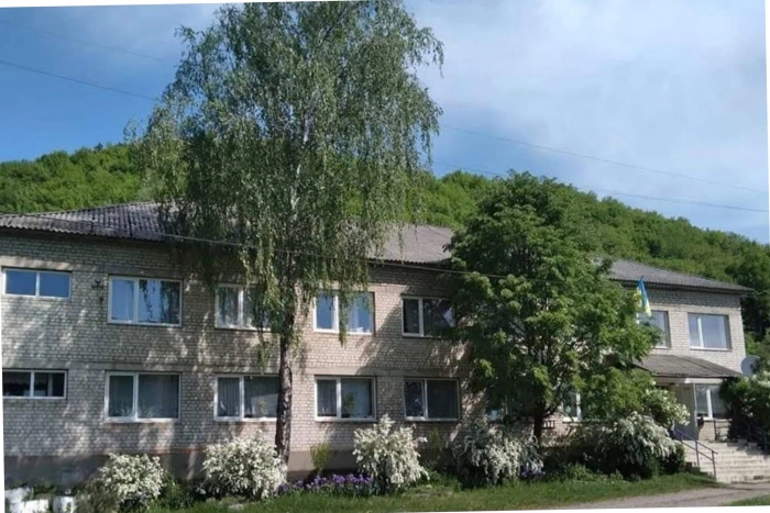 На Ужгородщині прокуратура через суд домоглася оформлення документів на гімназію та початкову школу

