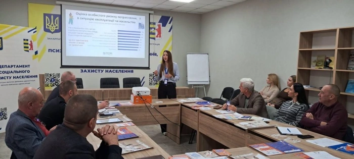 Як розпізнати небезпеку та де шукати допомогу: в Ужгороді обговорили проблеми торгівлі людьми