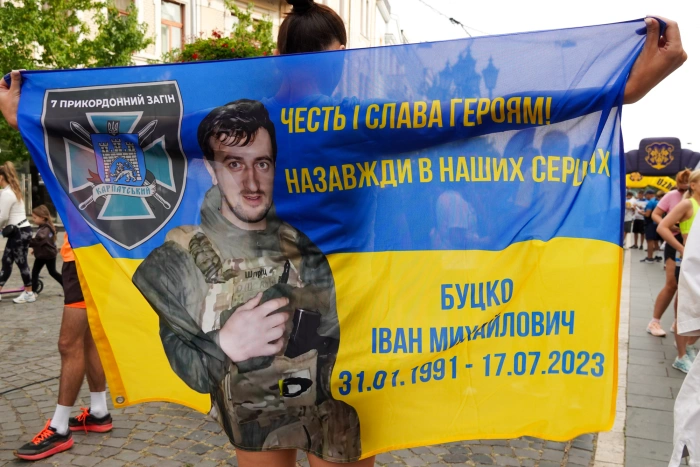 Ужгород ушосте долучився до Всеукраїнського патріотичного забігу «Шаную воїнів, біжу за Героїв України»