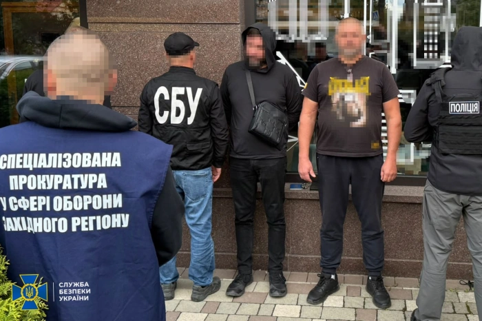 10 тис. доларів США з одного клієнта: СБУ заблокувала нову схему переправляння ухилянтів за кордон