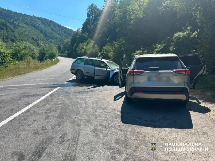 Обгін через суцільну завершився смертельною ДТП: на трасі біля Ділового зіткнулися три авто